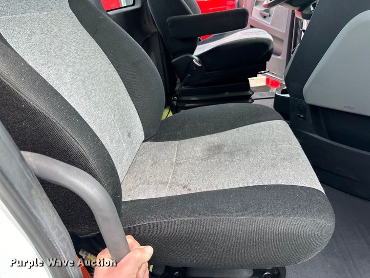 image for item LR9319 2019 Freightliner  Cascadia  semi truck