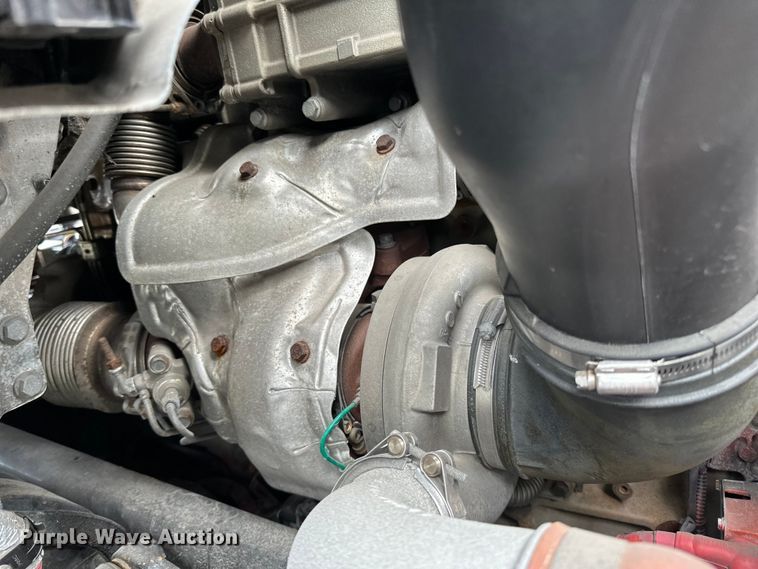 image for item LR9319 2019 Freightliner  Cascadia  semi truck