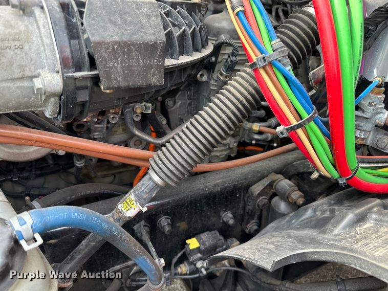 image for item LR9319 2019 Freightliner  Cascadia  semi truck