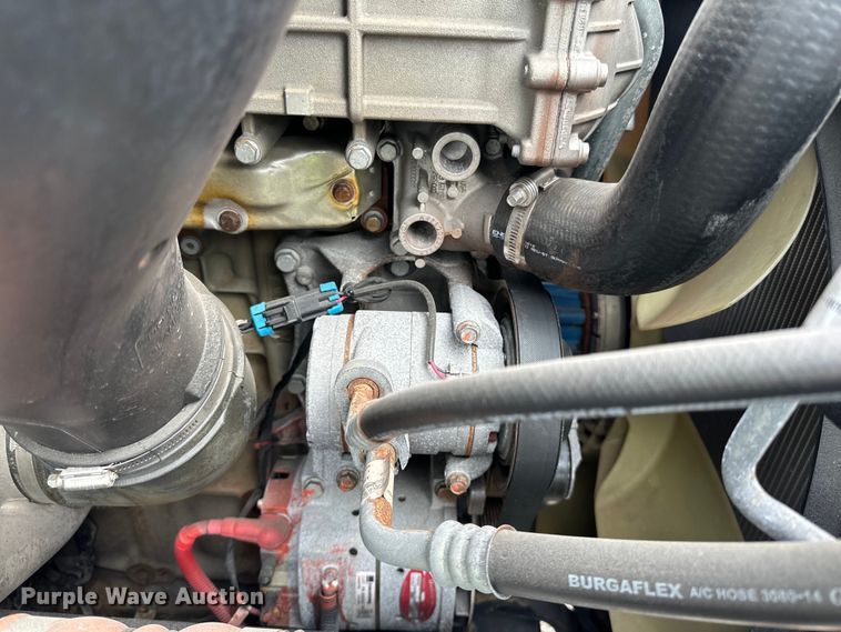 image for item LR9319 2019 Freightliner  Cascadia  semi truck