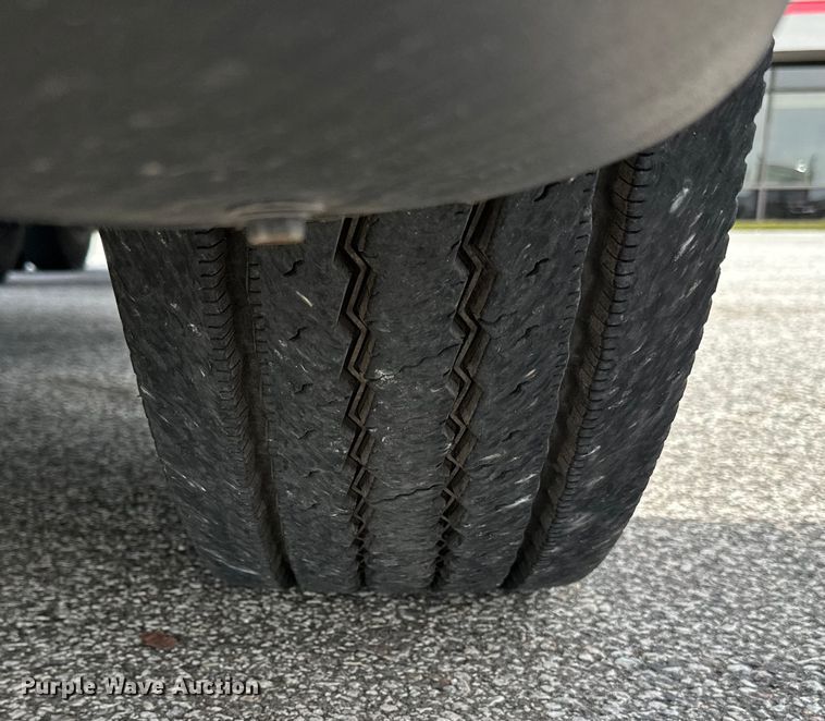 image for item LR9319 2019 Freightliner  Cascadia  semi truck