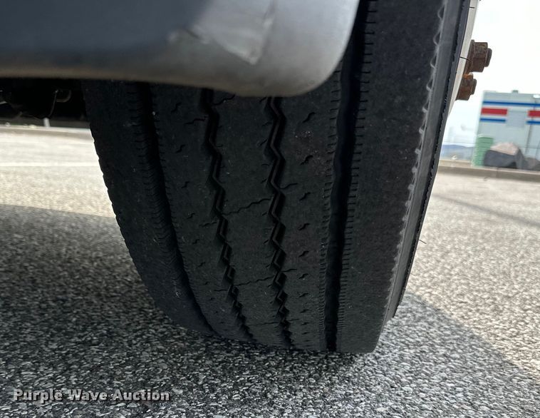 image for item LR9319 2019 Freightliner  Cascadia  semi truck