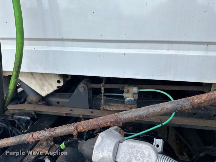 image for item LR9322 2016 Volvo  VNL semi truck