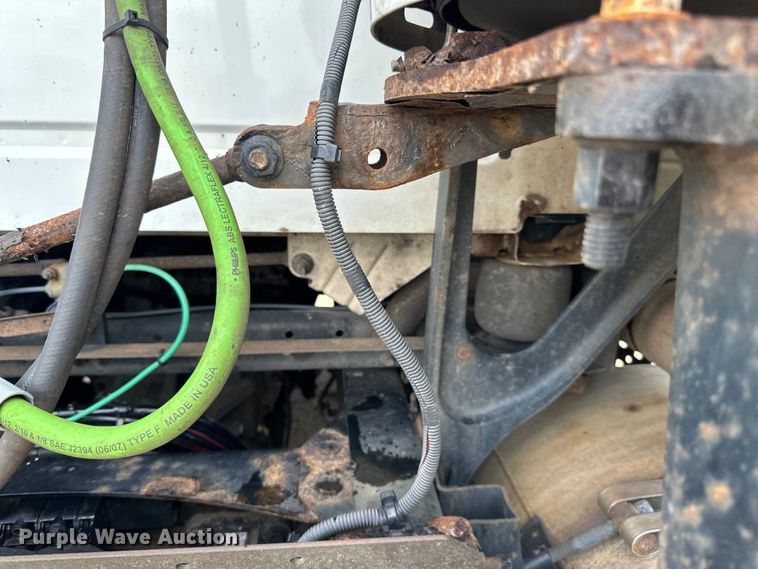 image for item LR9322 2016 Volvo  VNL semi truck