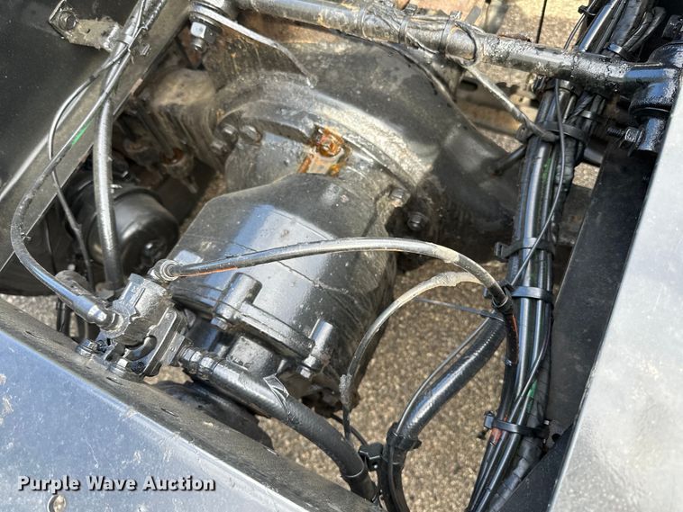 image for item LR9322 2016 Volvo  VNL semi truck