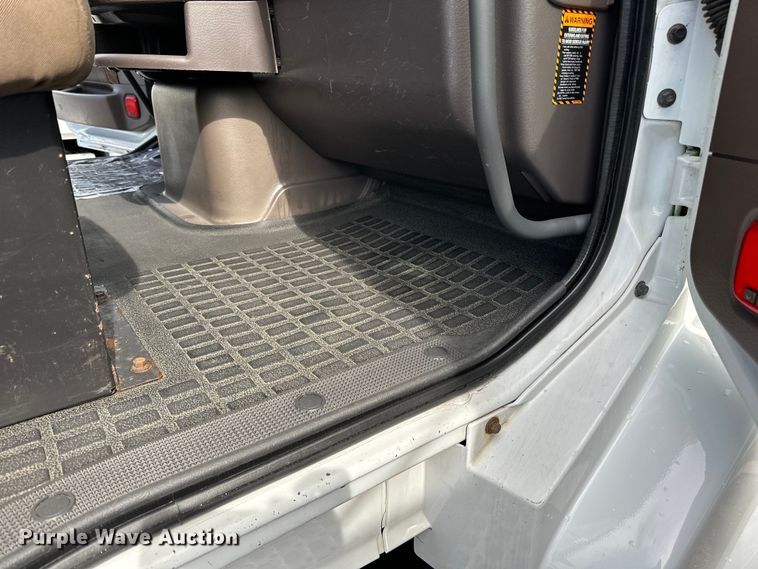 image for item LR9322 2016 Volvo  VNL semi truck