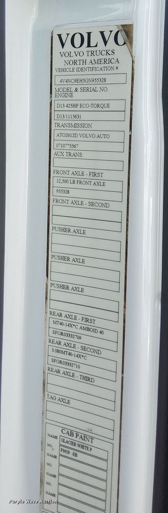 image for item LR9322 2016 Volvo  VNL semi truck