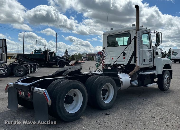 image for item LR9323 2017 Mack  CHU613 semi truck