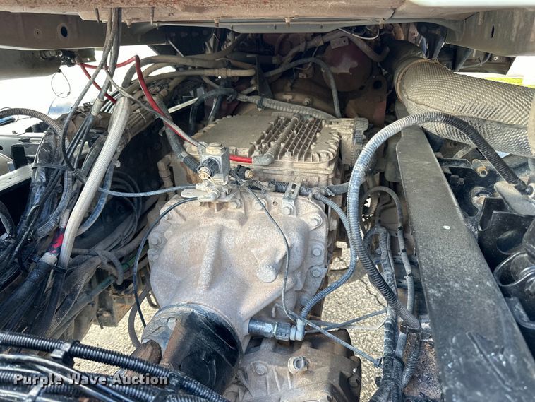 image for item LR9323 2017 Mack  CHU613 semi truck