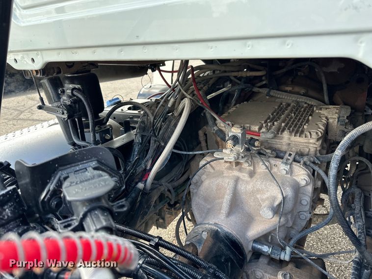 image for item LR9323 2017 Mack  CHU613 semi truck