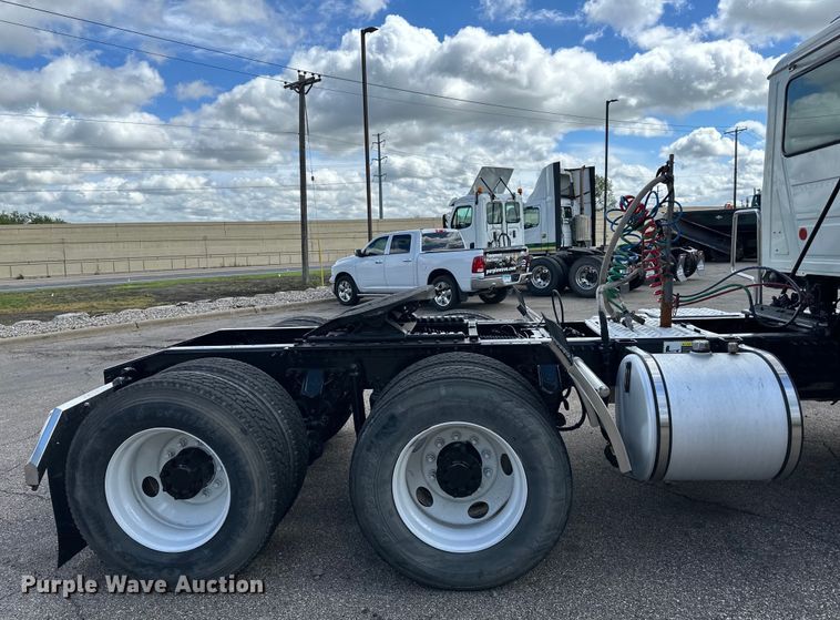 image for item LR9323 2017 Mack  CHU613 semi truck