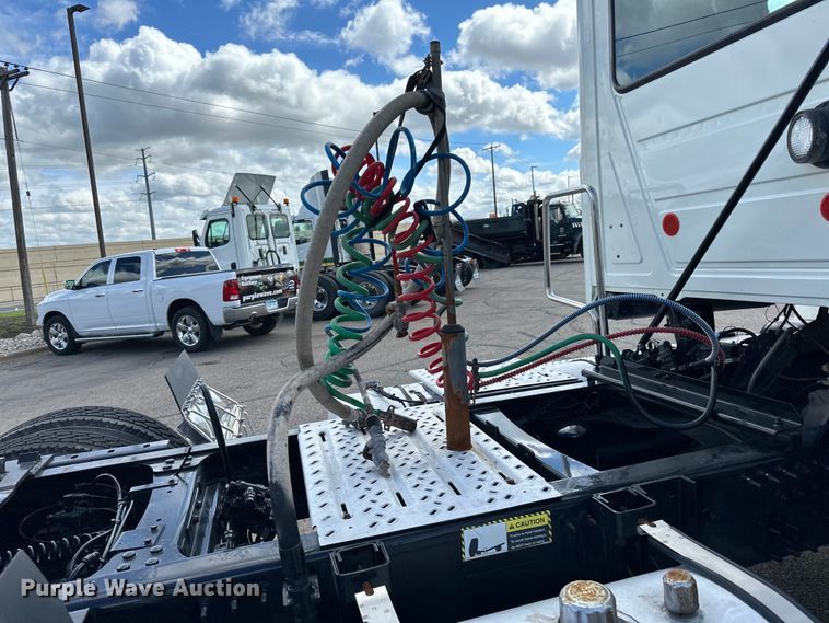 image for item LR9323 2017 Mack  CHU613 semi truck