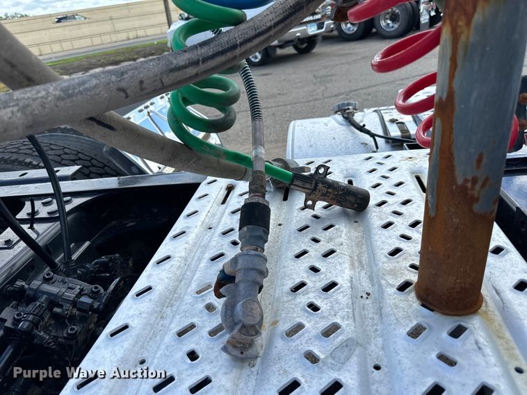 image for item LR9323 2017 Mack  CHU613 semi truck