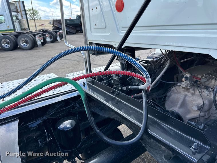 image for item LR9323 2017 Mack  CHU613 semi truck