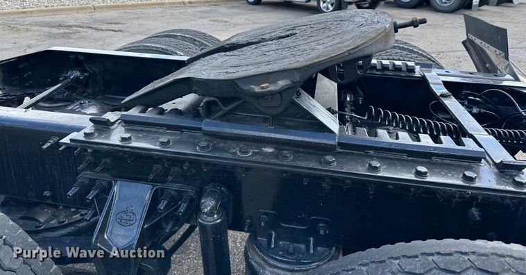 image for item LR9323 2017 Mack  CHU613 semi truck