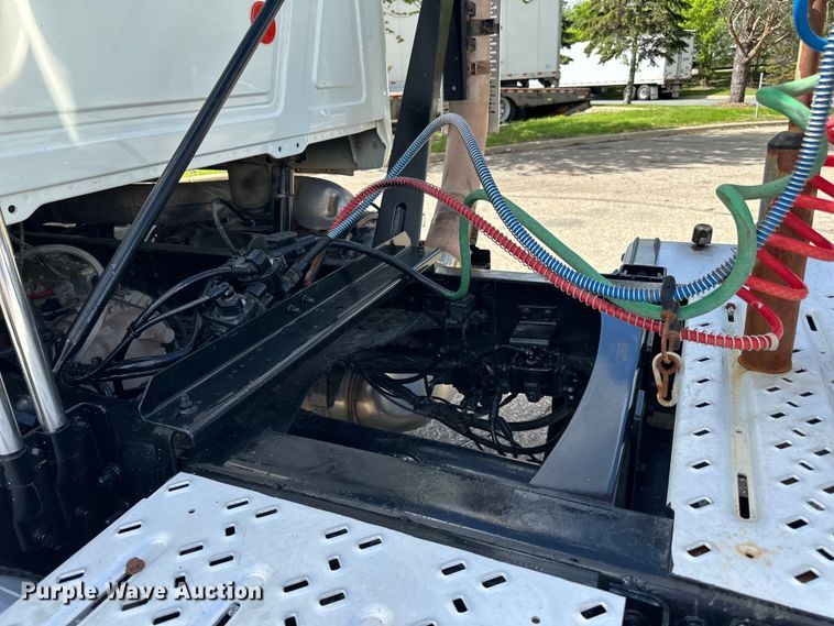 image for item LR9323 2017 Mack  CHU613 semi truck