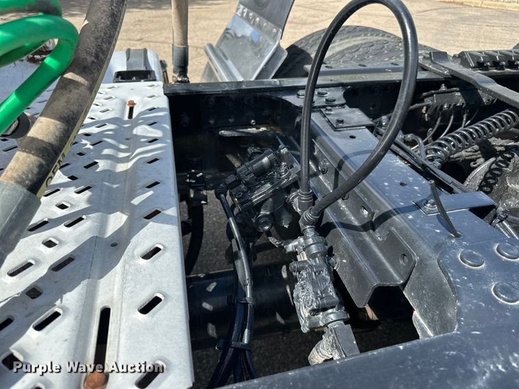 image for item LR9323 2017 Mack  CHU613 semi truck