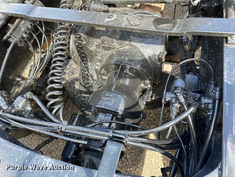 image for item LR9323 2017 Mack  CHU613 semi truck