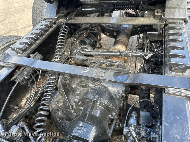 image for item LR9323 2017 Mack  CHU613 semi truck