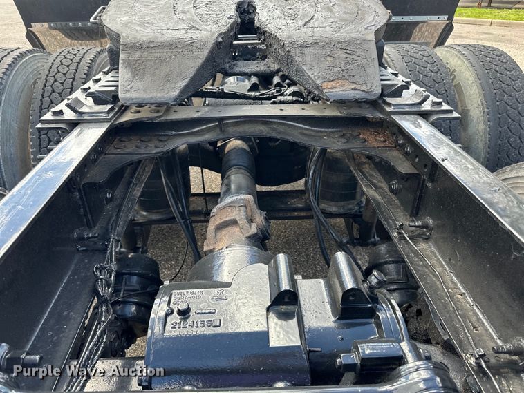 image for item LR9323 2017 Mack  CHU613 semi truck