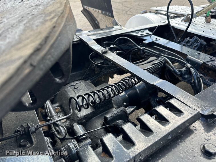 image for item LR9323 2017 Mack  CHU613 semi truck