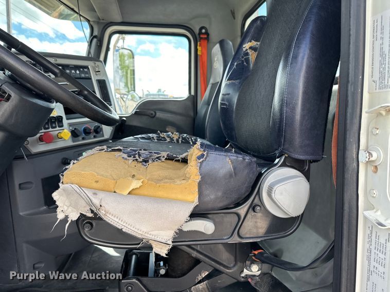 image for item LR9323 2017 Mack  CHU613 semi truck