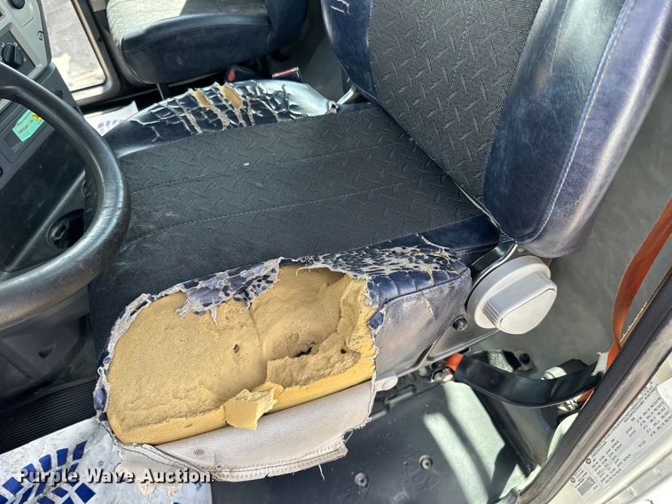 image for item LR9323 2017 Mack  CHU613 semi truck