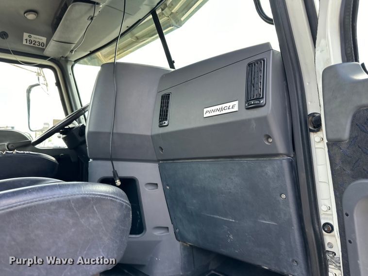 image for item LR9323 2017 Mack  CHU613 semi truck