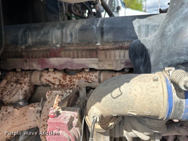 image for item LR9323 2017 Mack  CHU613 semi truck