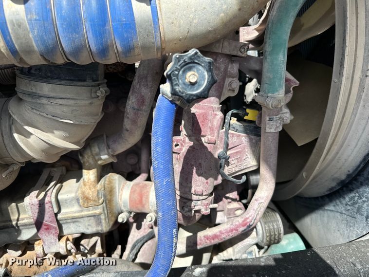 image for item LR9323 2017 Mack  CHU613 semi truck