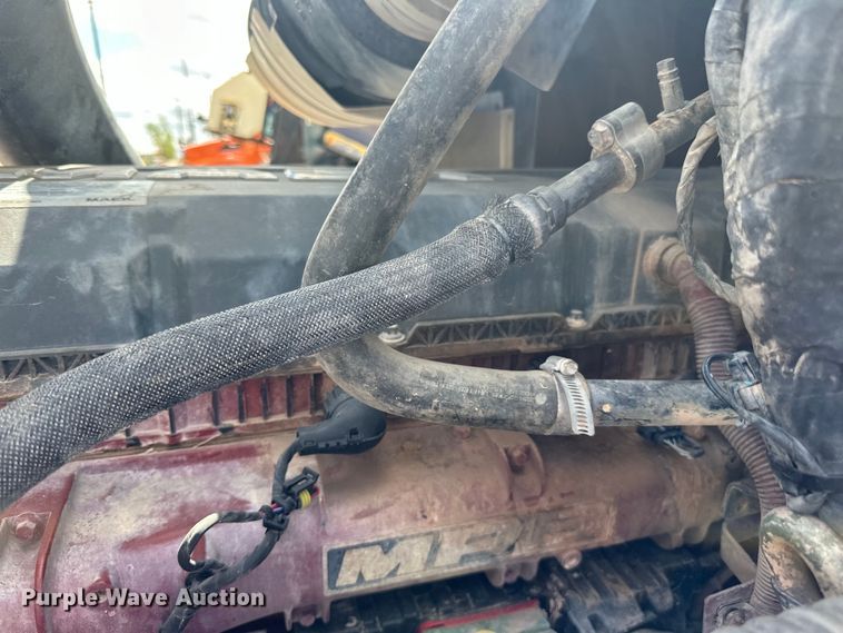 image for item LR9323 2017 Mack  CHU613 semi truck