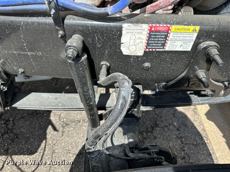 image for item LR9323 2017 Mack  CHU613 semi truck