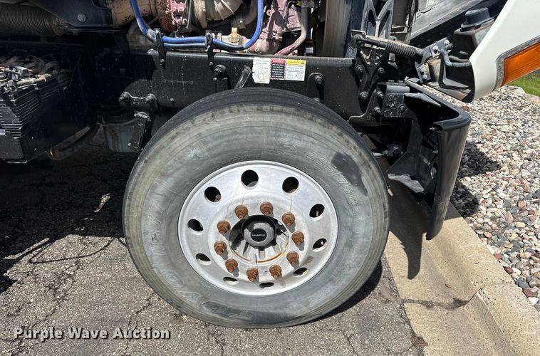 image for item LR9323 2017 Mack  CHU613 semi truck