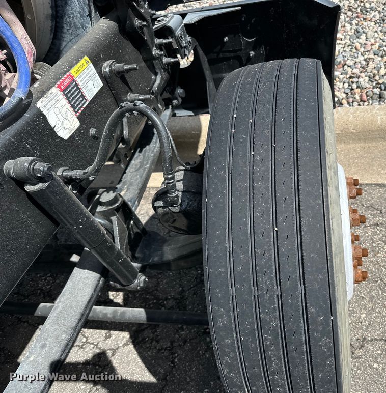 image for item LR9323 2017 Mack  CHU613 semi truck