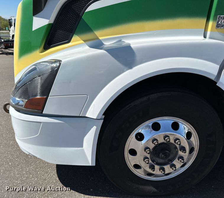 image for item LR9325 2016 Volvo VNL semi truck