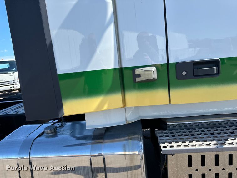 image for item LR9325 2016 Volvo VNL semi truck