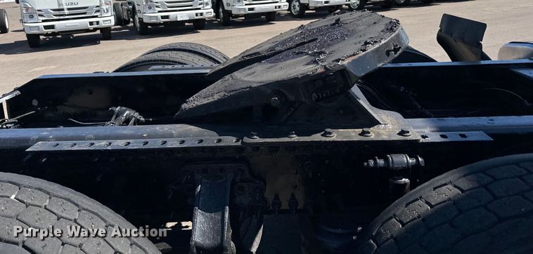 image for item LR9325 2016 Volvo VNL semi truck