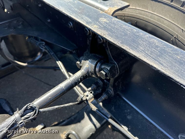 image for item LR9325 2016 Volvo VNL semi truck