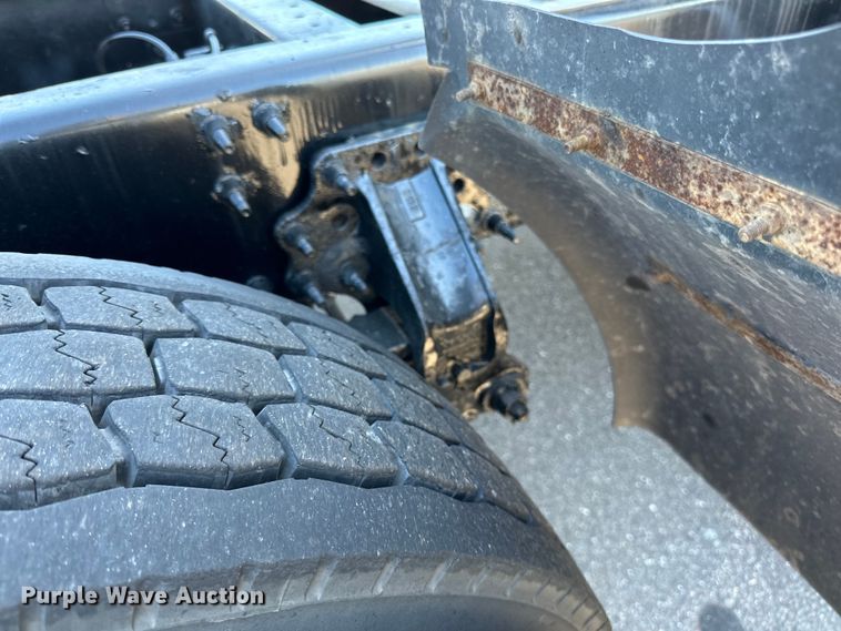 image for item LR9325 2016 Volvo VNL semi truck