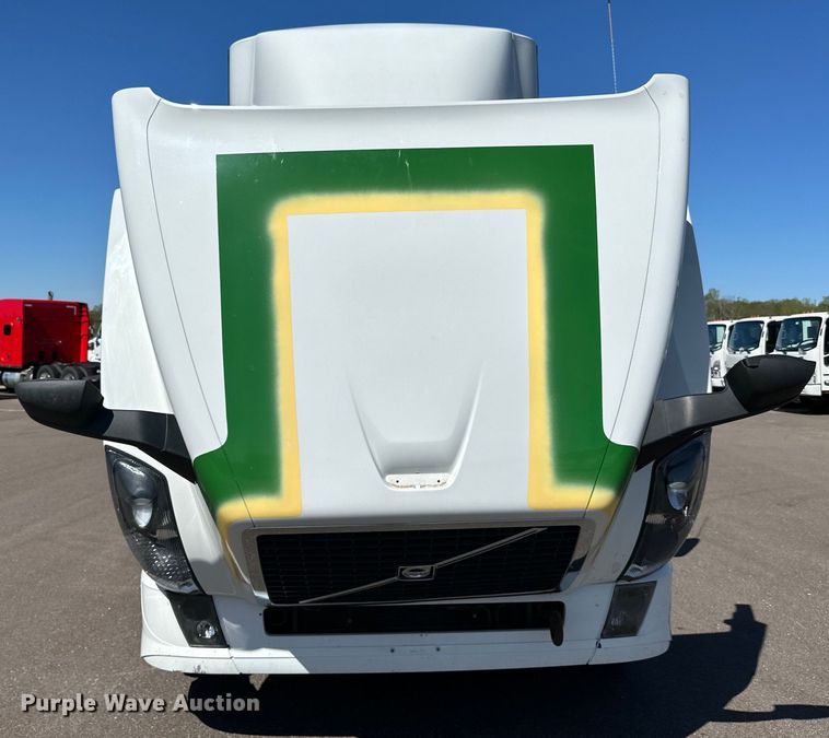 image for item LR9325 2016 Volvo VNL semi truck