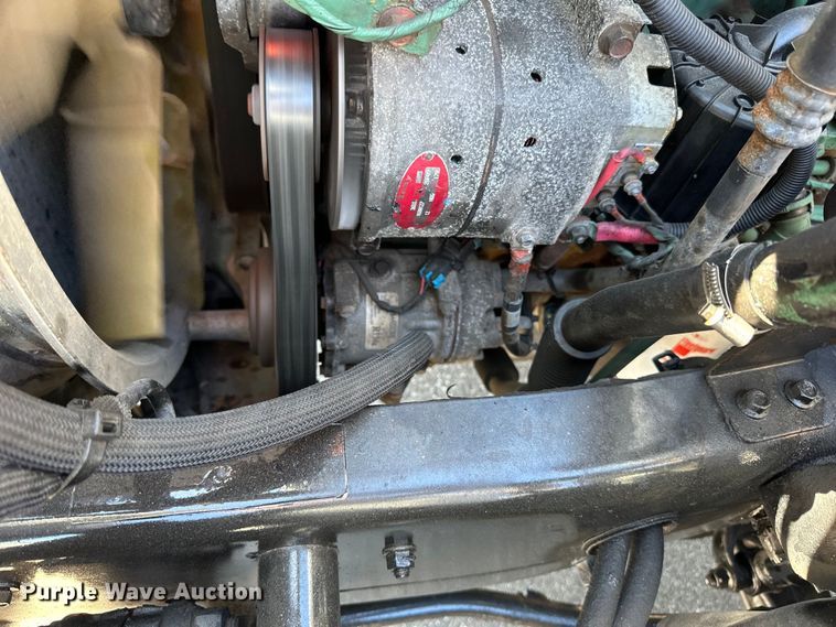 image for item LR9325 2016 Volvo VNL semi truck