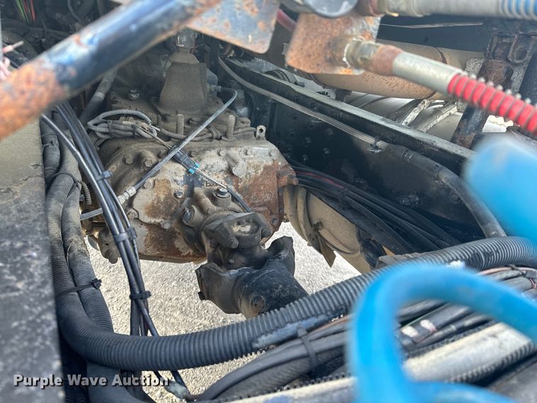 image for item ND9280 2006 Mack CHN613 semi truck