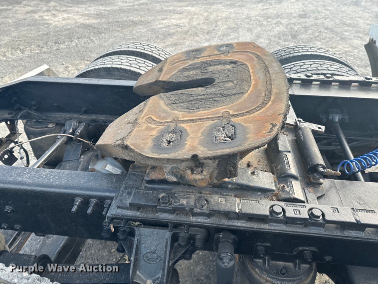 image for item ND9280 2006 Mack CHN613 semi truck