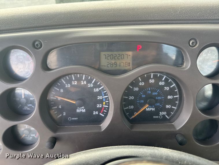 image for item ND9280 2006 Mack CHN613 semi truck