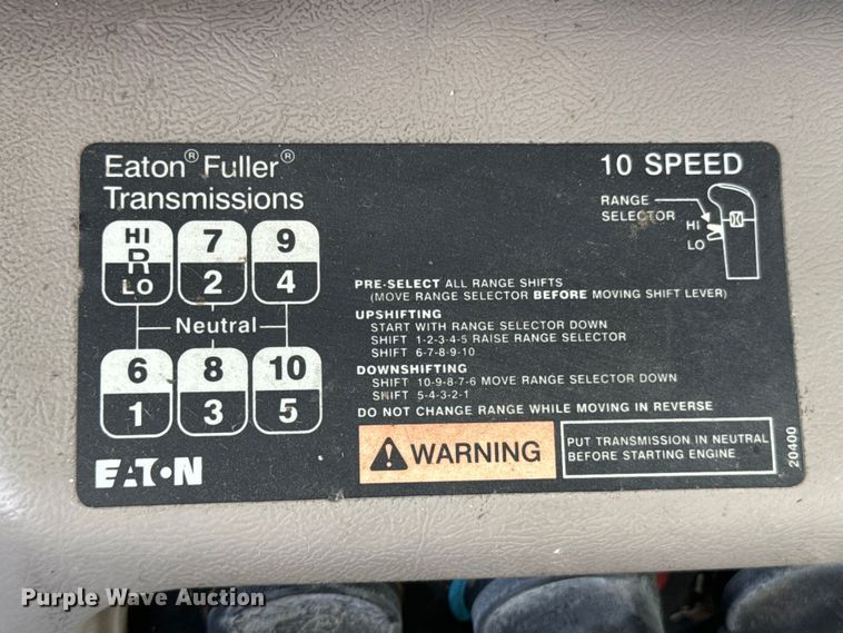 image for item ND9280 2006 Mack CHN613 semi truck