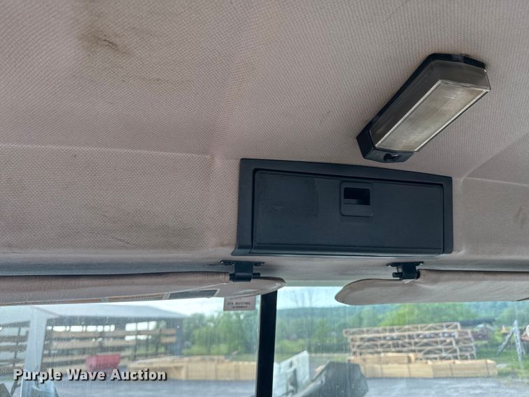 image for item ND9280 2006 Mack CHN613 semi truck