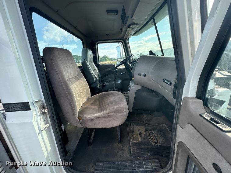 image for item ND9280 2006 Mack CHN613 semi truck