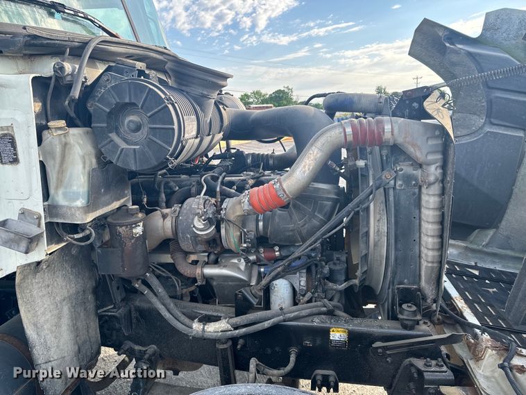 image for item ND9280 2006 Mack CHN613 semi truck