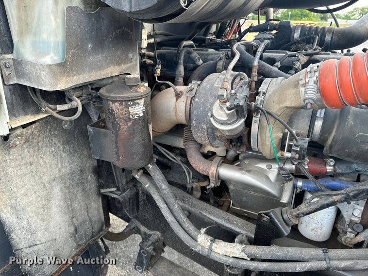 image for item ND9280 2006 Mack CHN613 semi truck