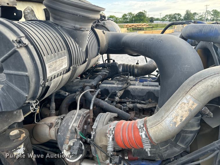 image for item ND9280 2006 Mack CHN613 semi truck